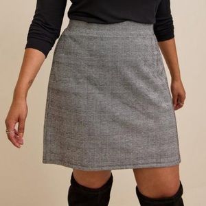 Torrid studio double knitted high waisted mini houndstooth skirt